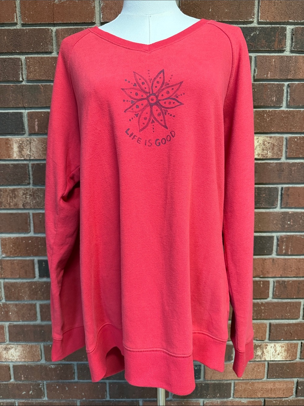 Life Is Good Red V-Neck Daisy Mandala Sweatshirt Size Large